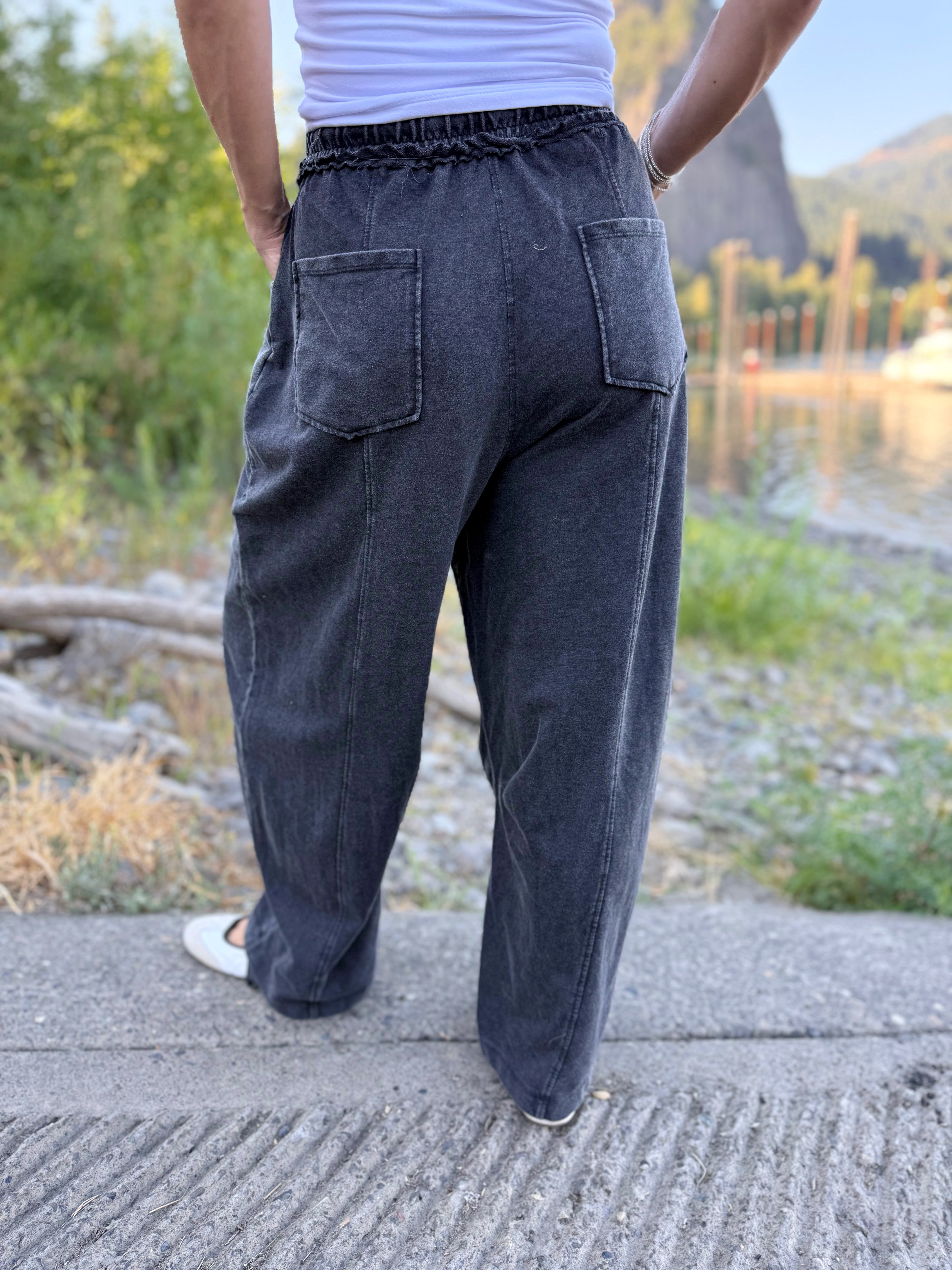 Weekend Barrel Sweatpants - BLACK