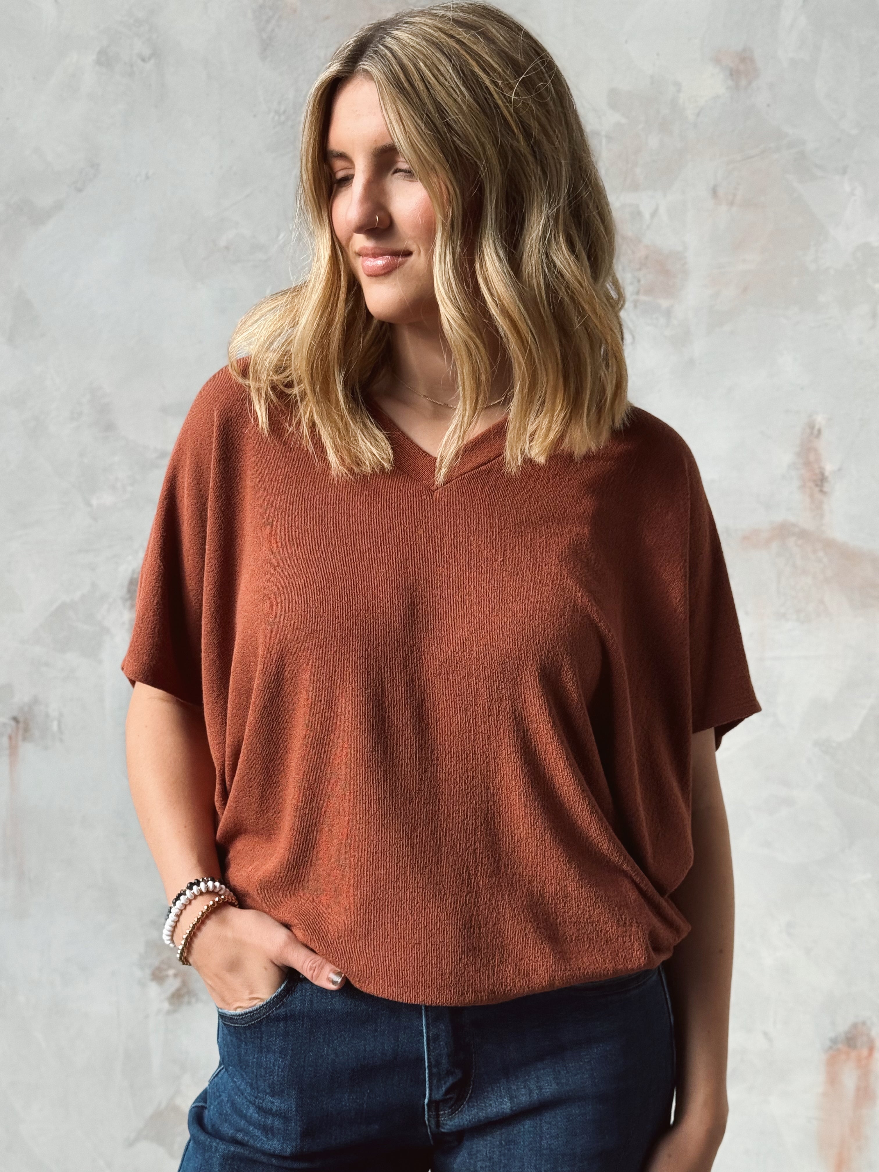 Lori V-Neck Tee - COGNAC