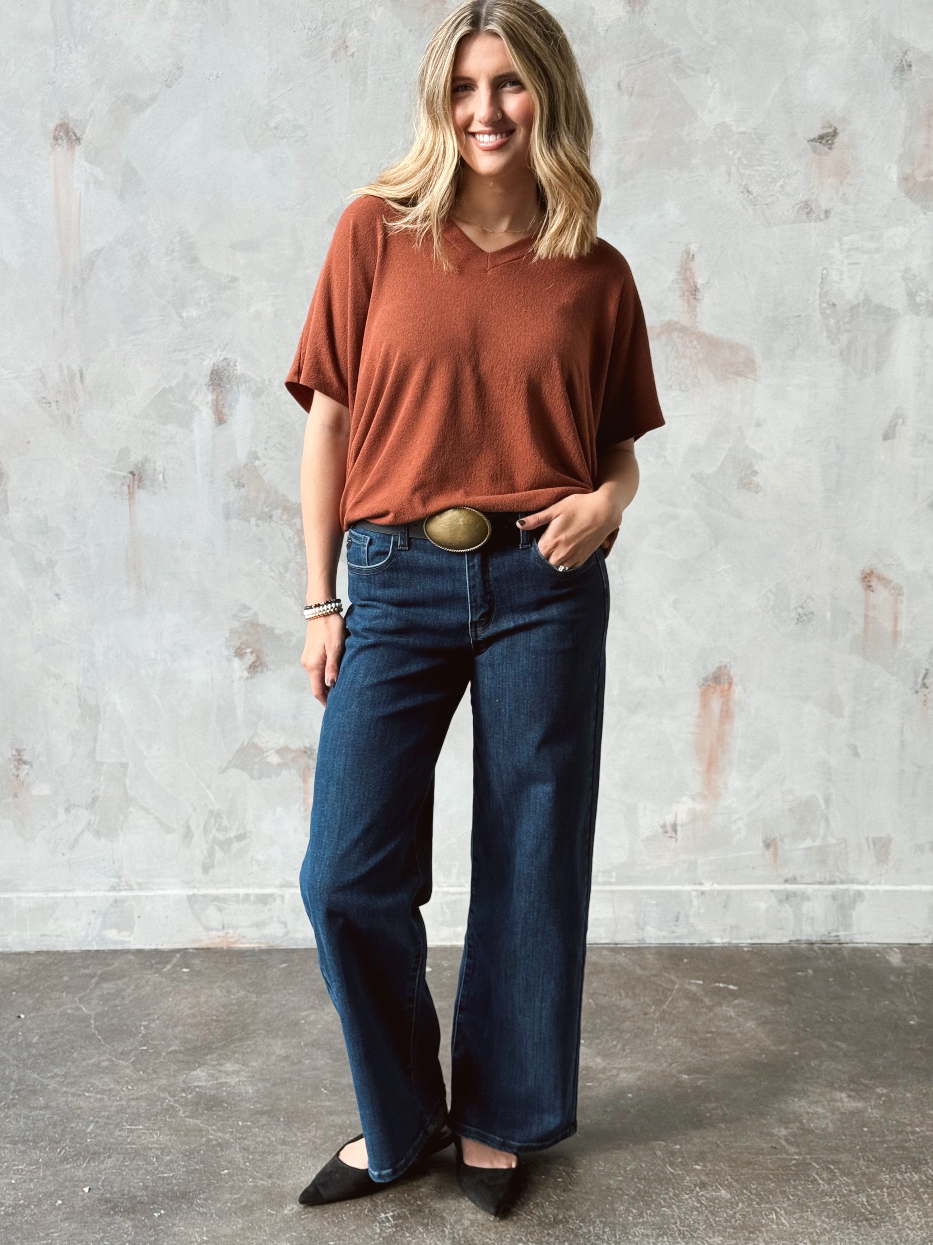 Lori V-Neck Tee - COGNAC