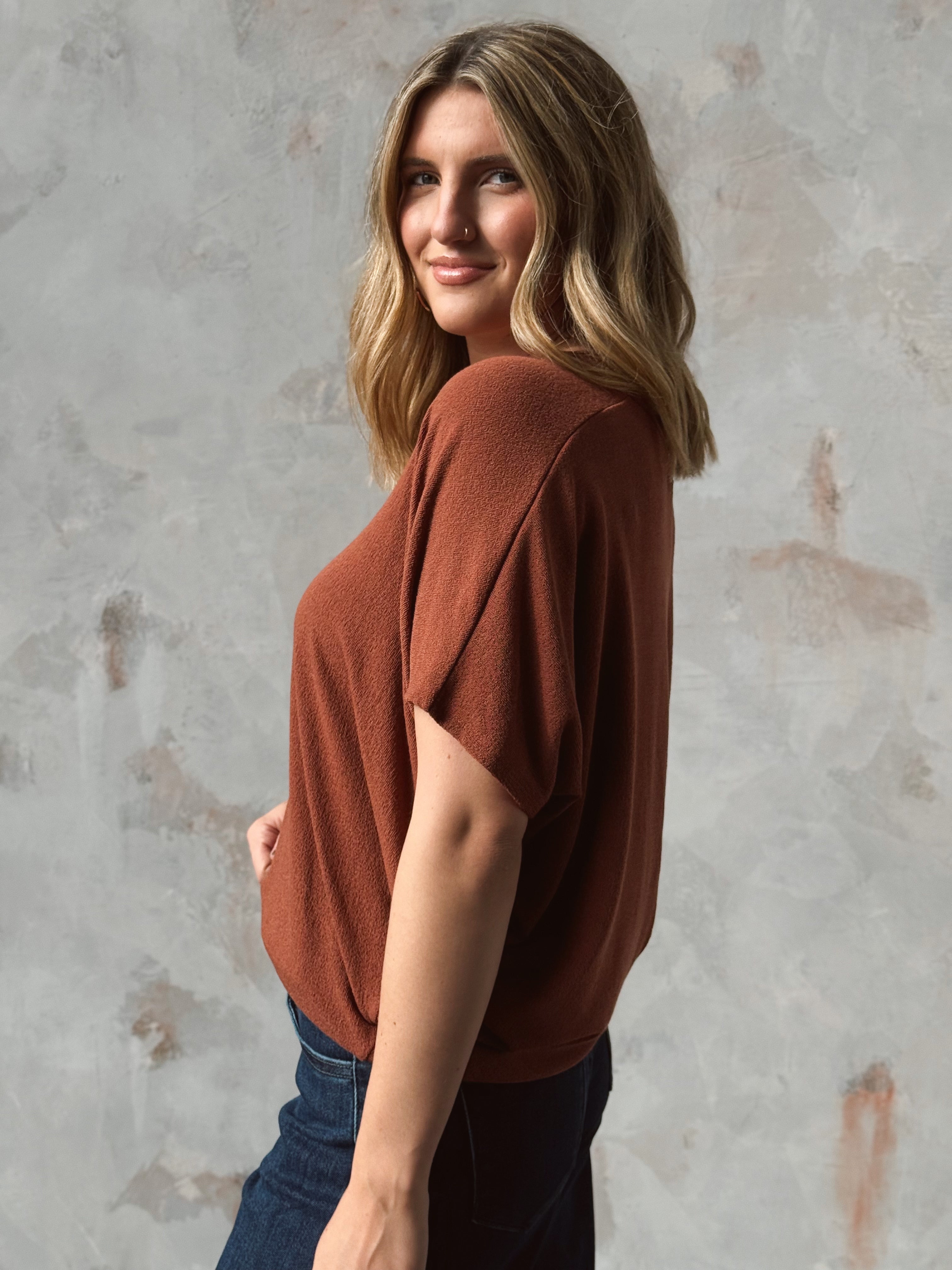 Lori V-Neck Tee - COGNAC