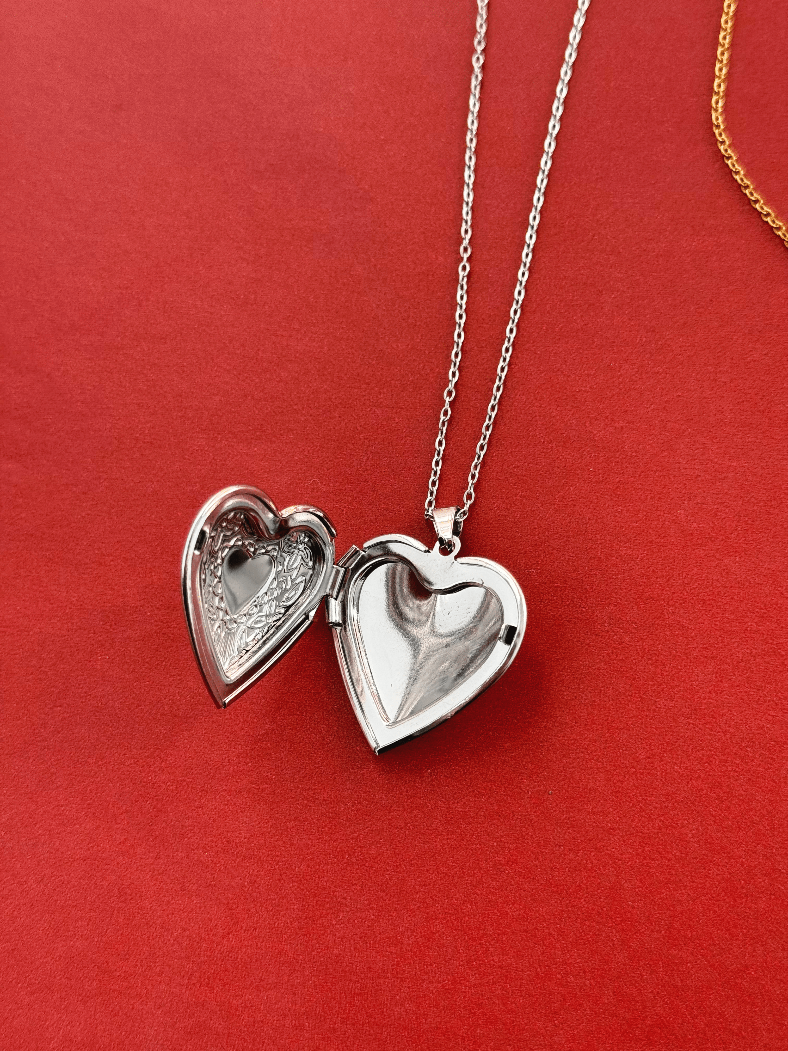 Amor Heart Locket Necklace - SILVER - willows clothing NECKLACE