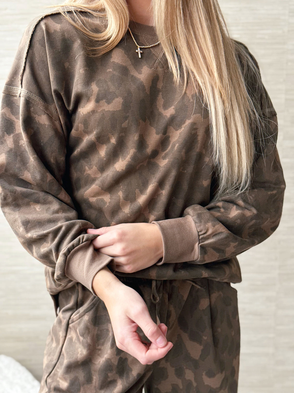 Born to Roam Sweatshirt - MOCHA ABSTRACT SPOT - willows clothing SWEATSHIRT