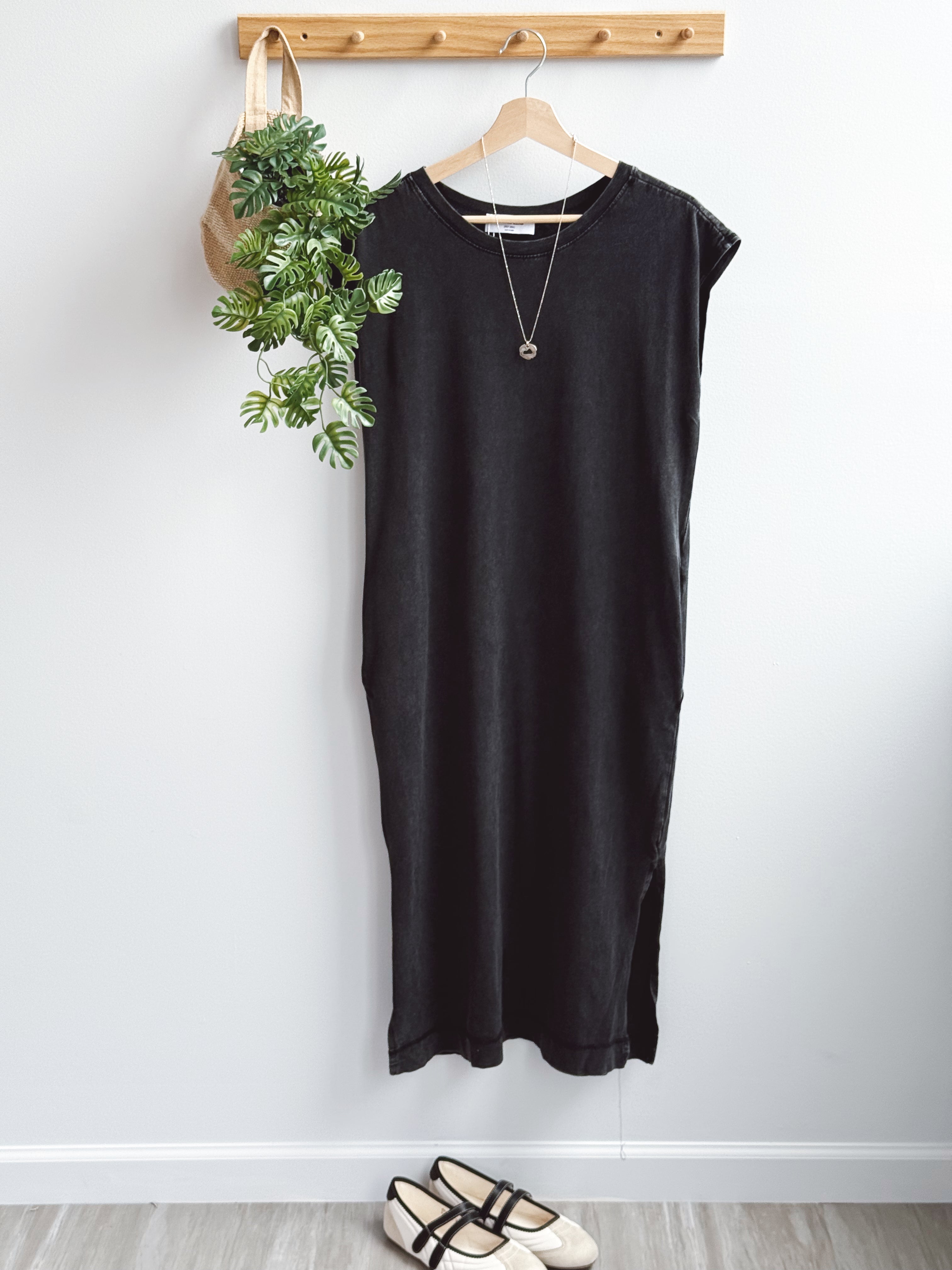 Long T-Shirt Dress - BLACK - willows clothing MIDI DRESS