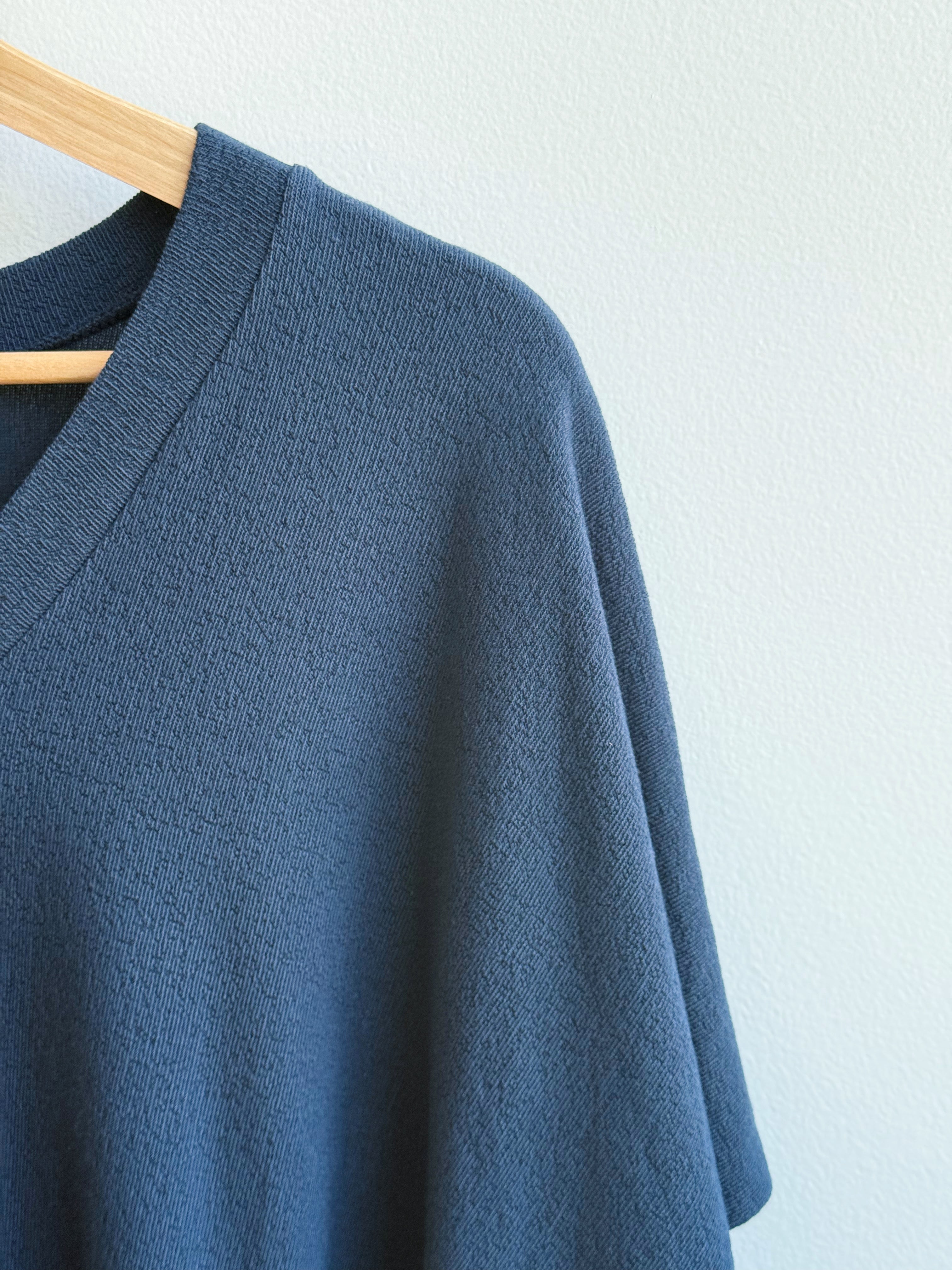 Lori V-Neck Tee - NAVY - willows clothing S/S SHIRT