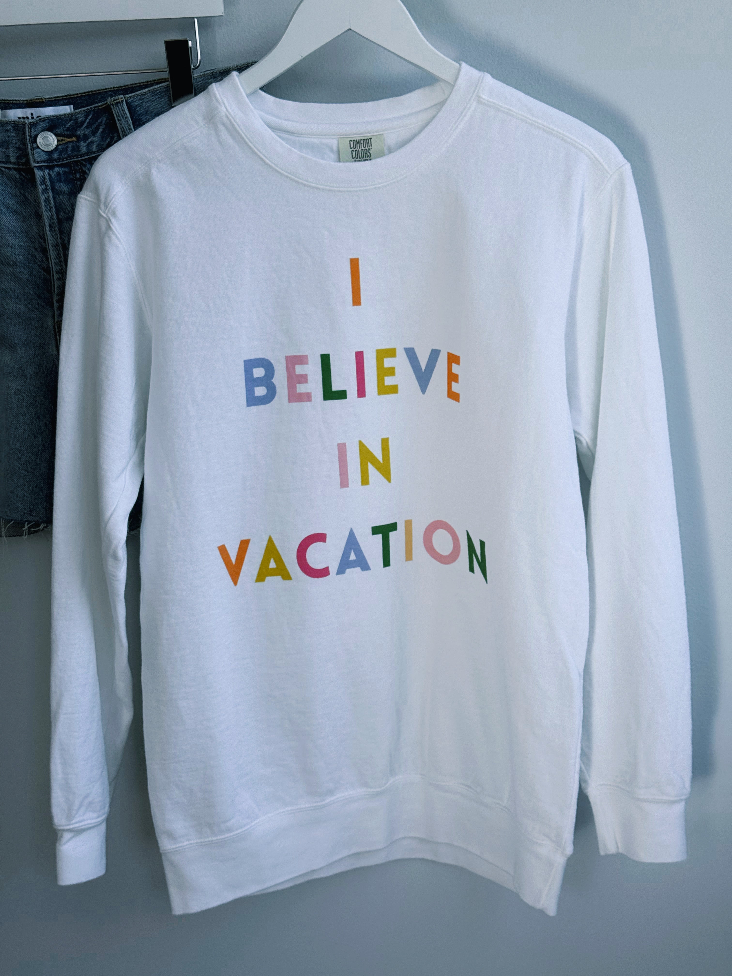 I Believe In Vacation Sweatshirt - WHITE