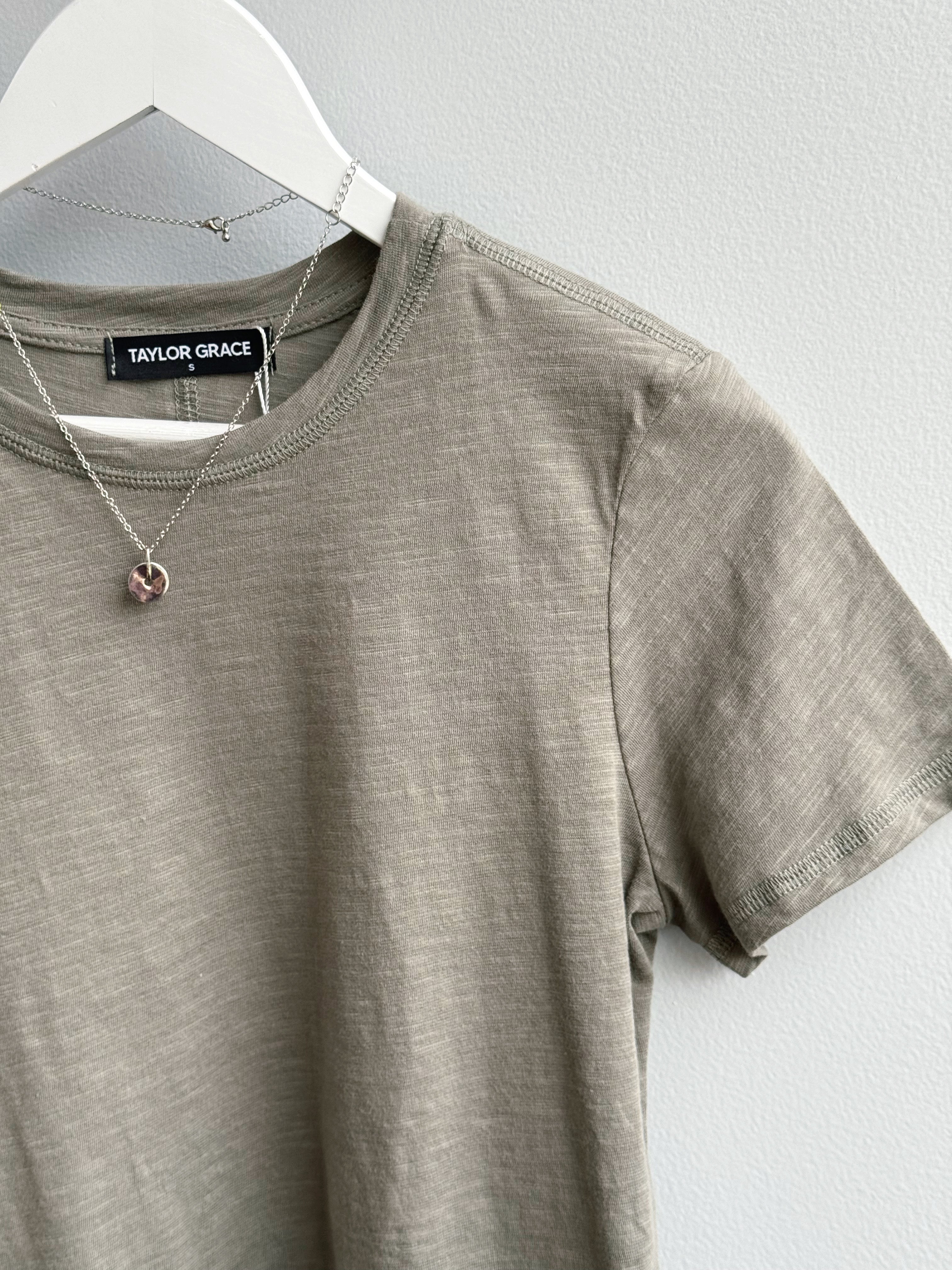 Keller Tee - DUSTY OLIVE