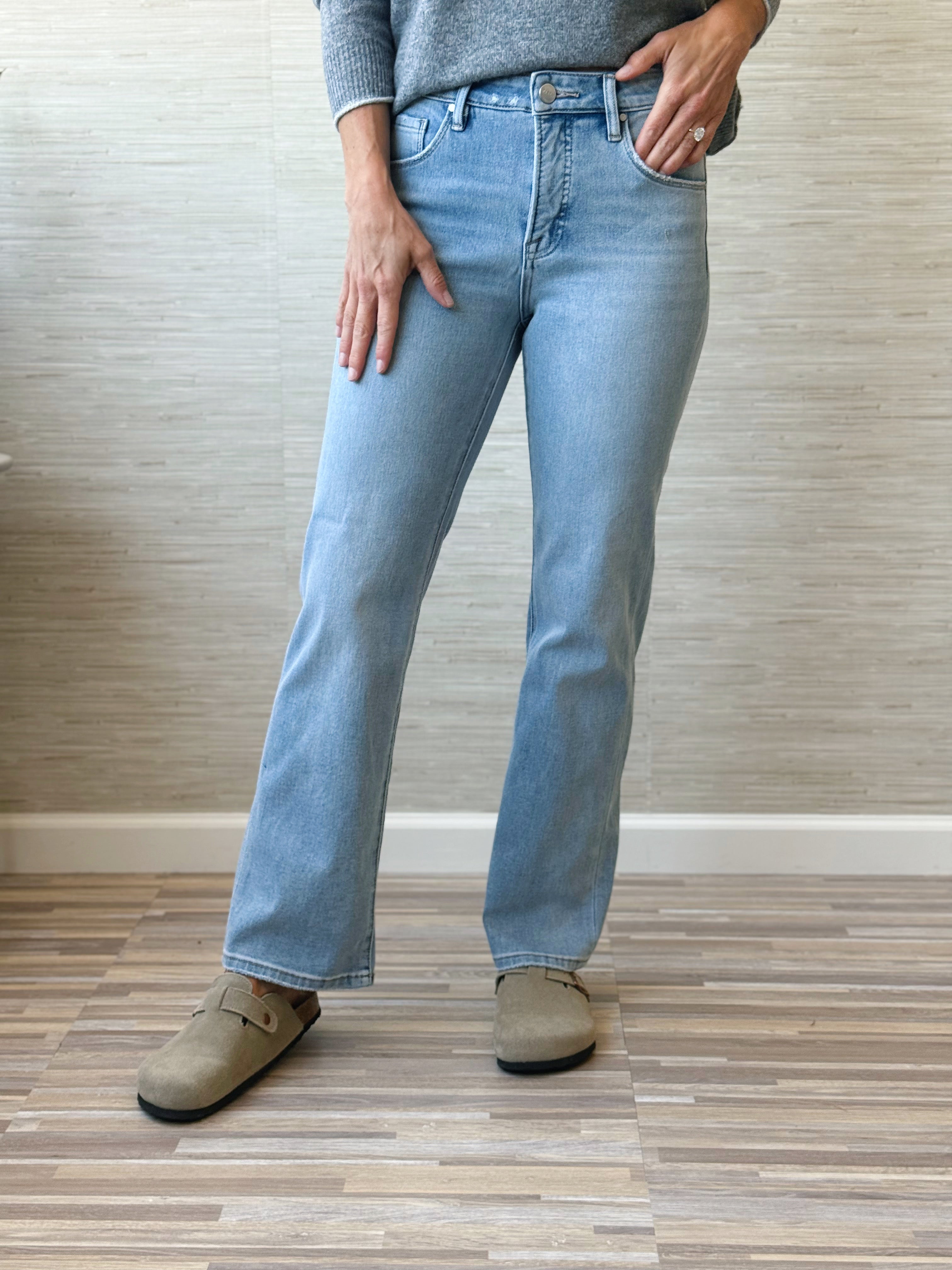 [RISEN] Iris Jean - LIGHT
