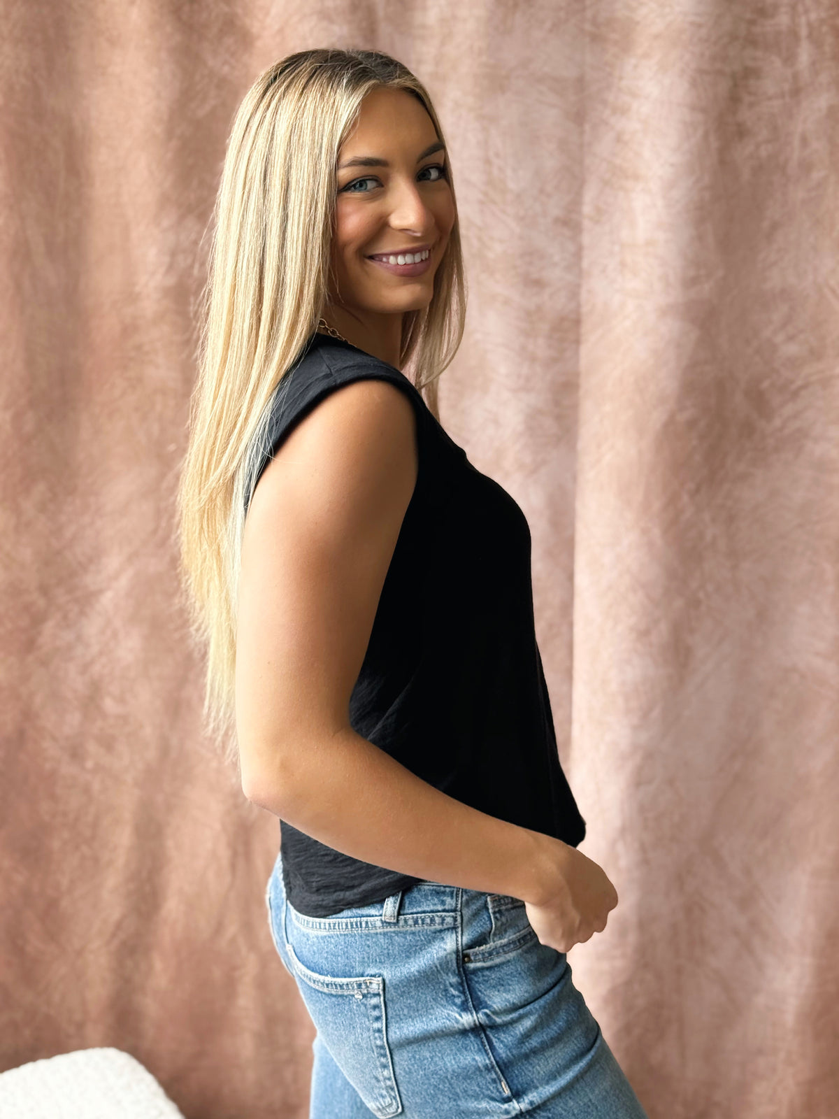 Naomi Tee - BLACK