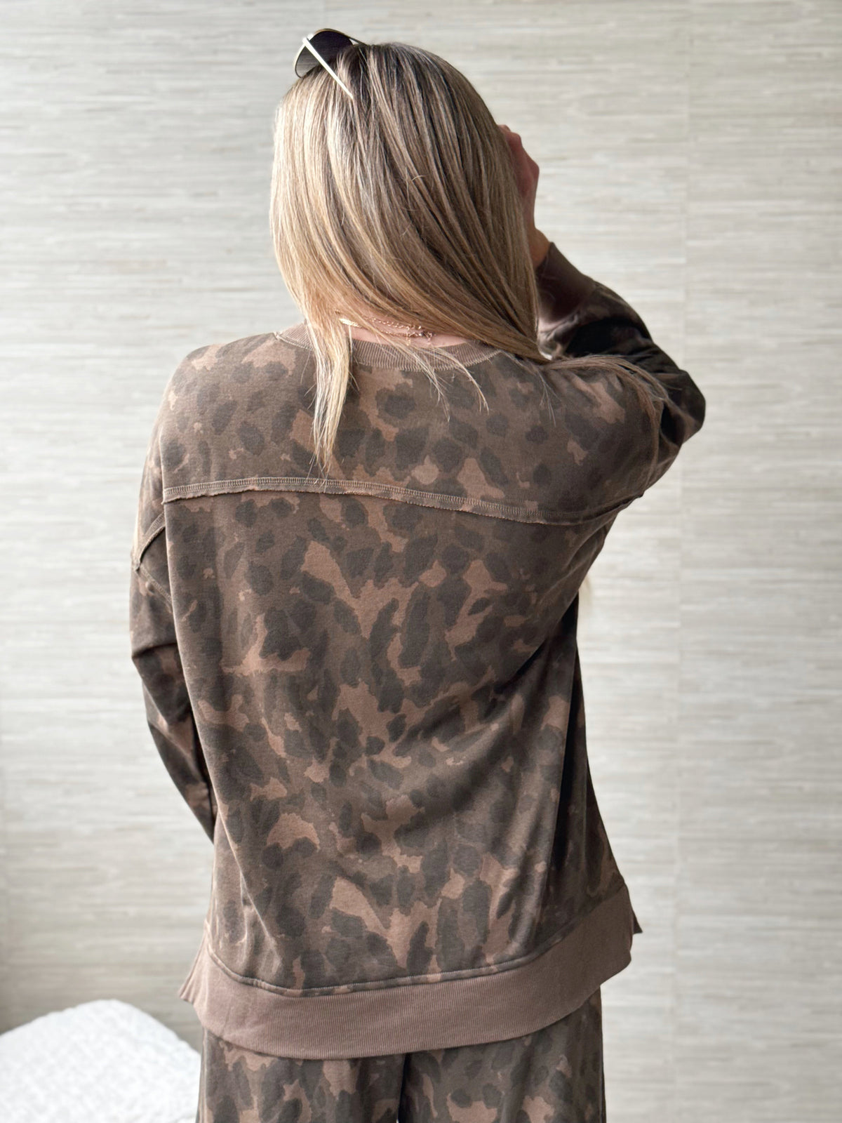 Born to Roam Sweatshirt - MOCHA ABSTRACT SPOT - willows clothing SWEATSHIRT