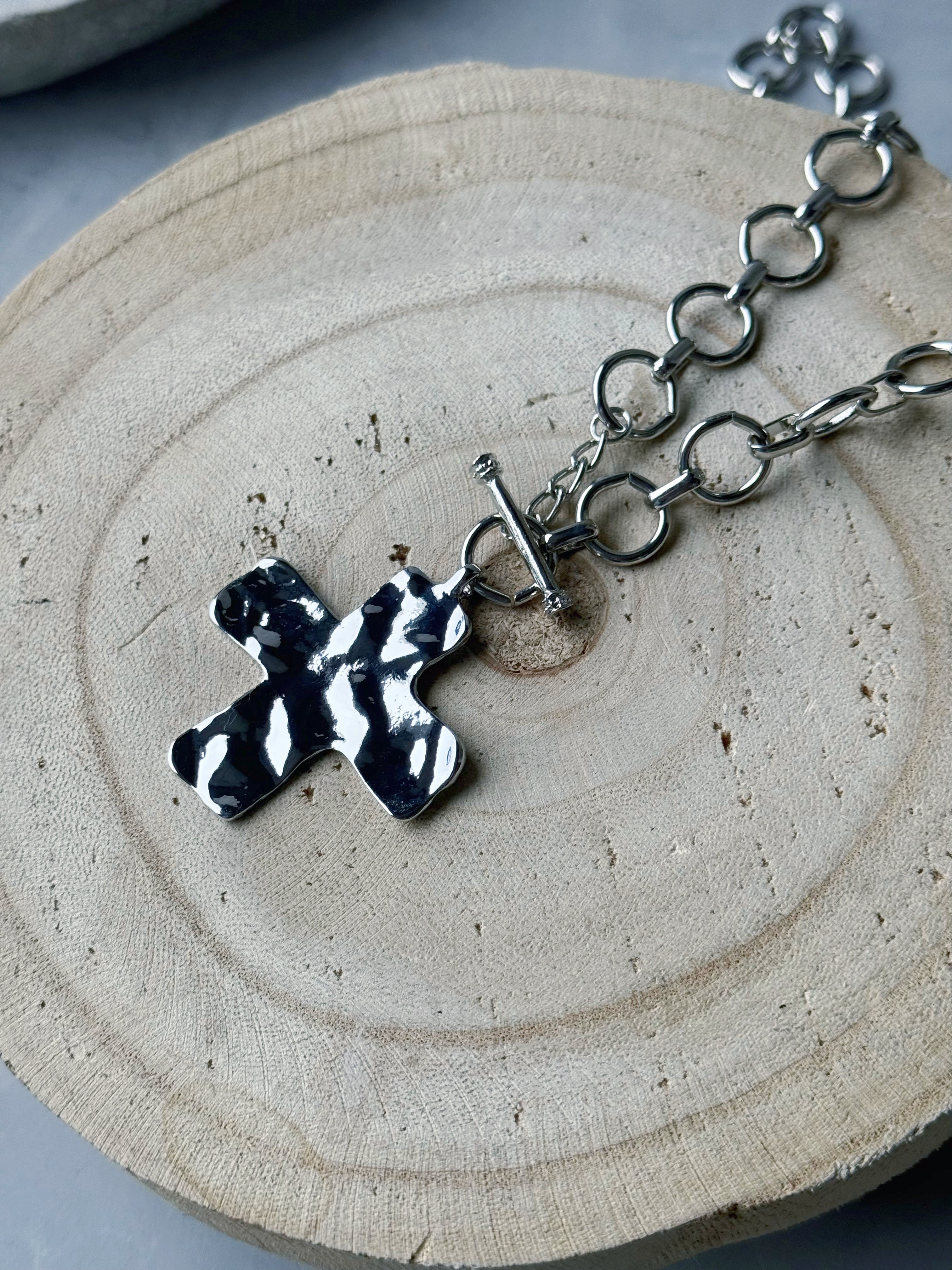 Hammered Cross Necklace - SILVER - willows clothing NECKLACE