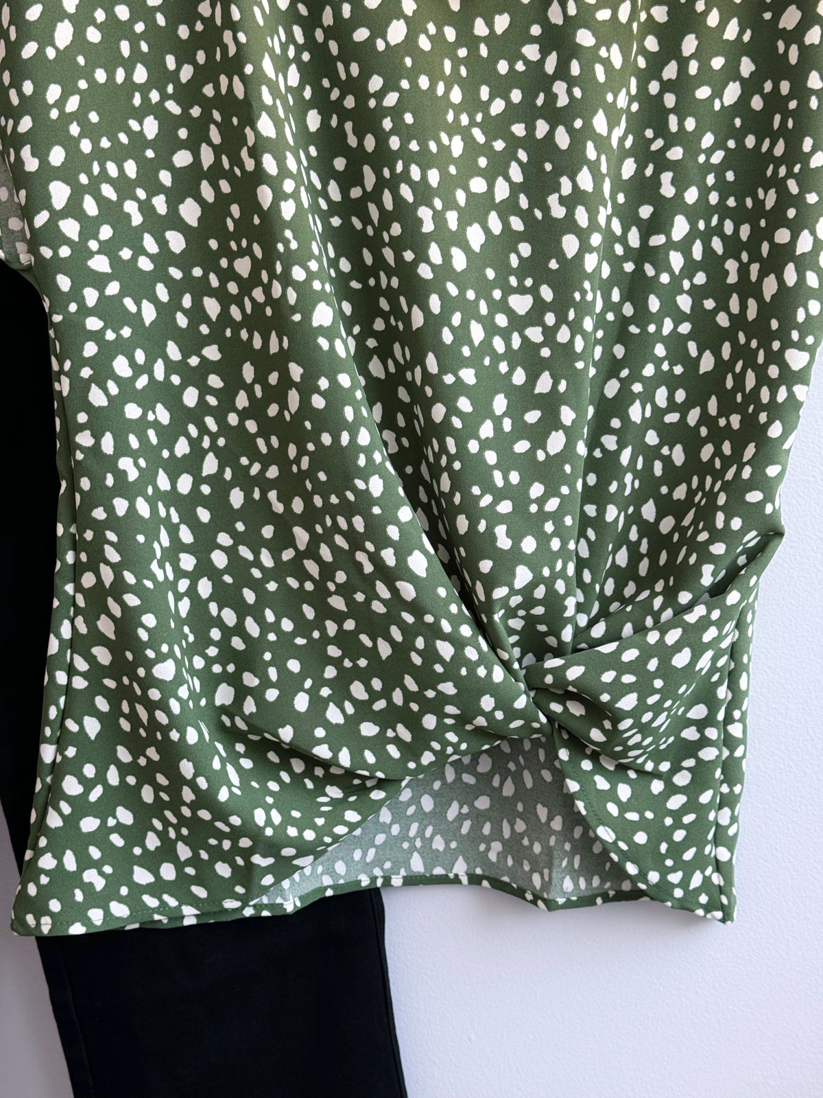 Jazlyn Top - OLIVE IVORY ABSTRACT - willows clothing S/S SHIRT