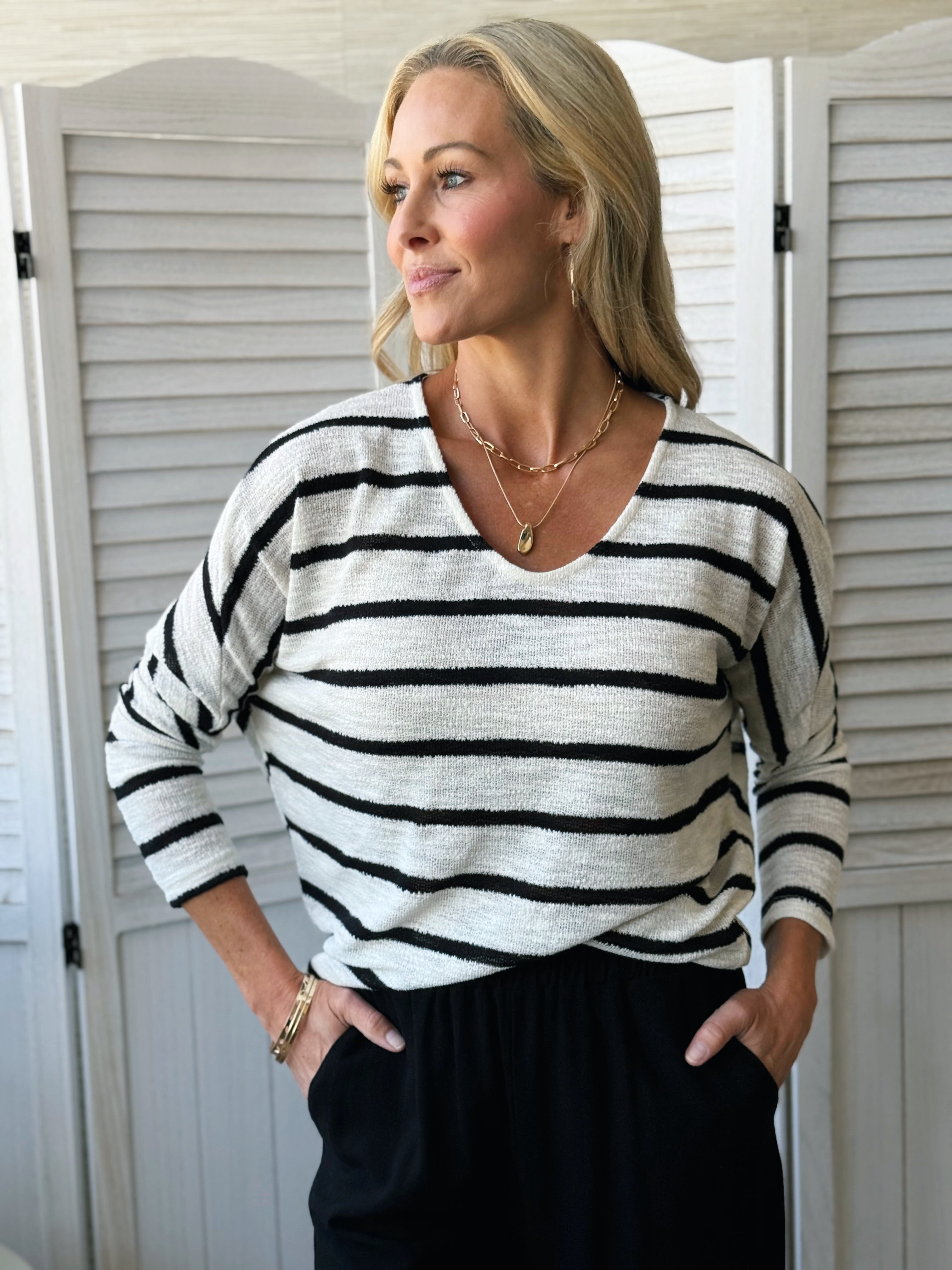 Knitted Scoop Neck Long Sleeve Tee - IVORY/BLACK - willows clothing L/S SHIRT
