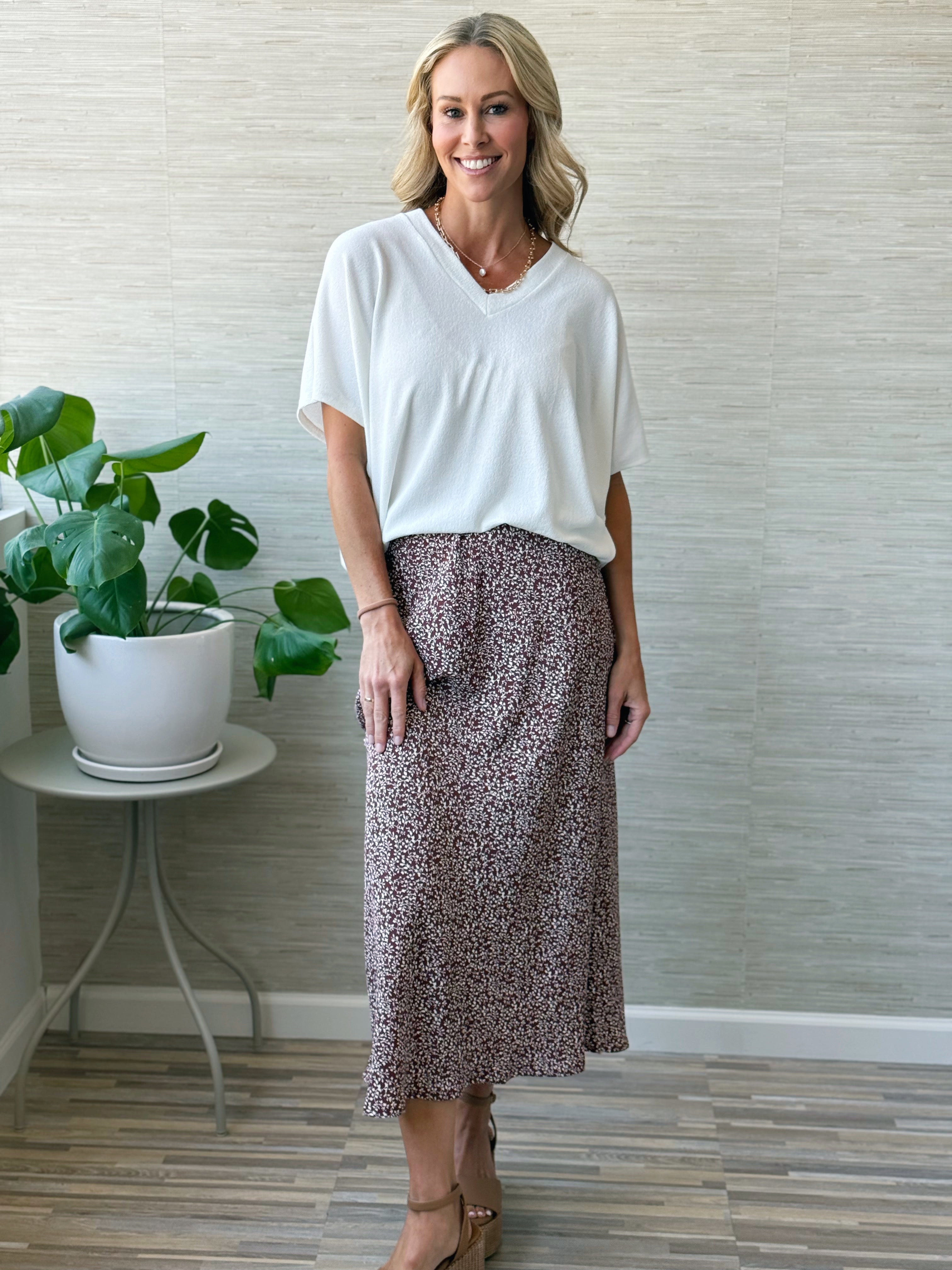 Lori V-Neck Tee - IVORY - willows clothing S/S Shirt