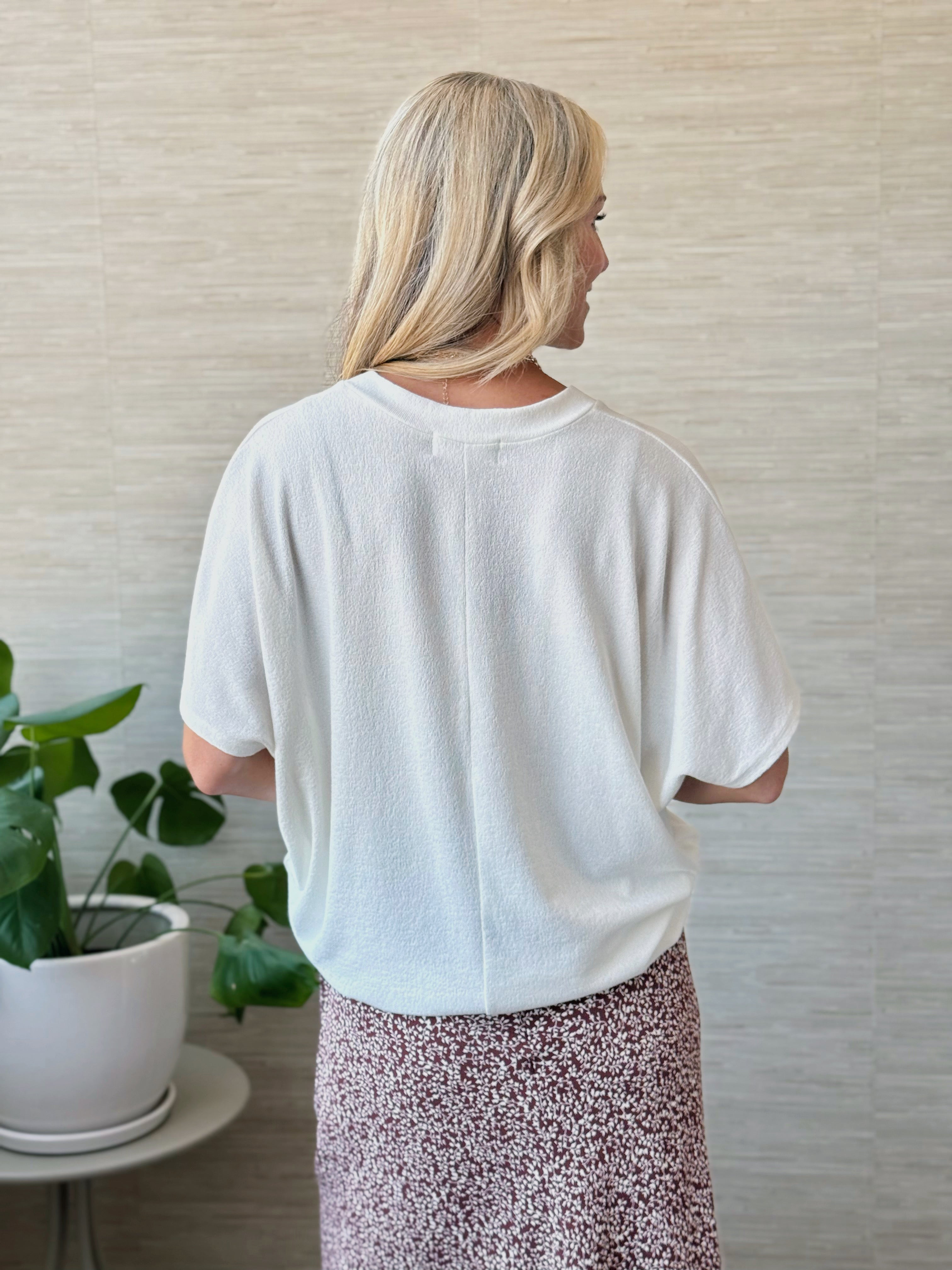 Lori V-Neck Tee - IVORY - willows clothing S/S Shirt