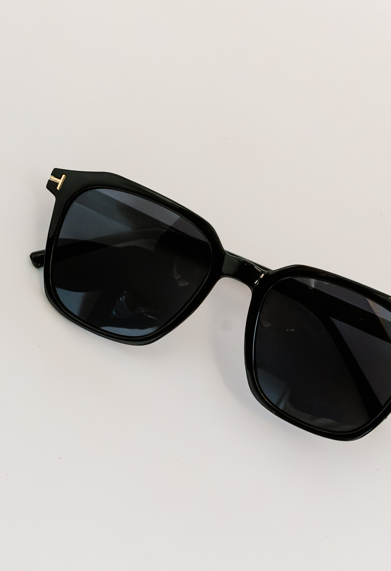 Maude Sunglasses - BLACK - willows clothing Sunglasses