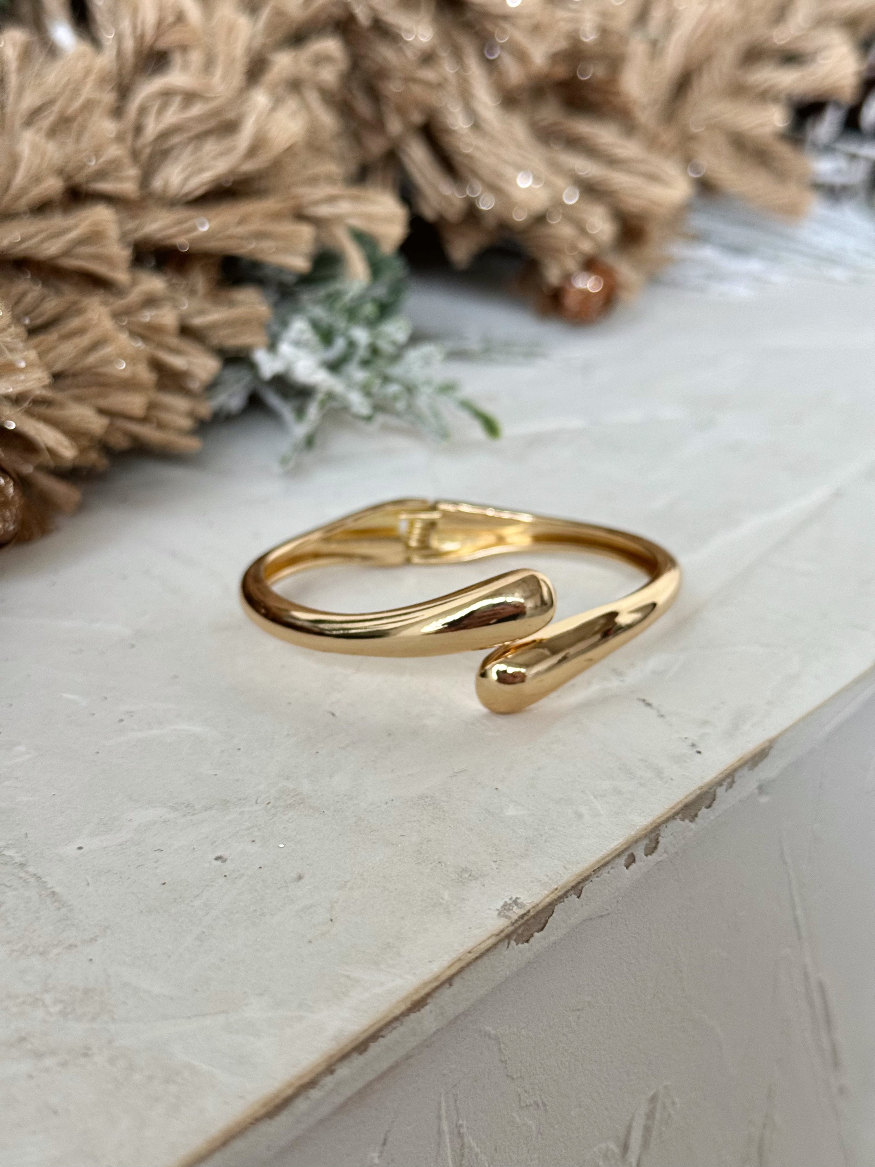 Nova Cuff Bracelet - GOLD - willows clothing Bracelets