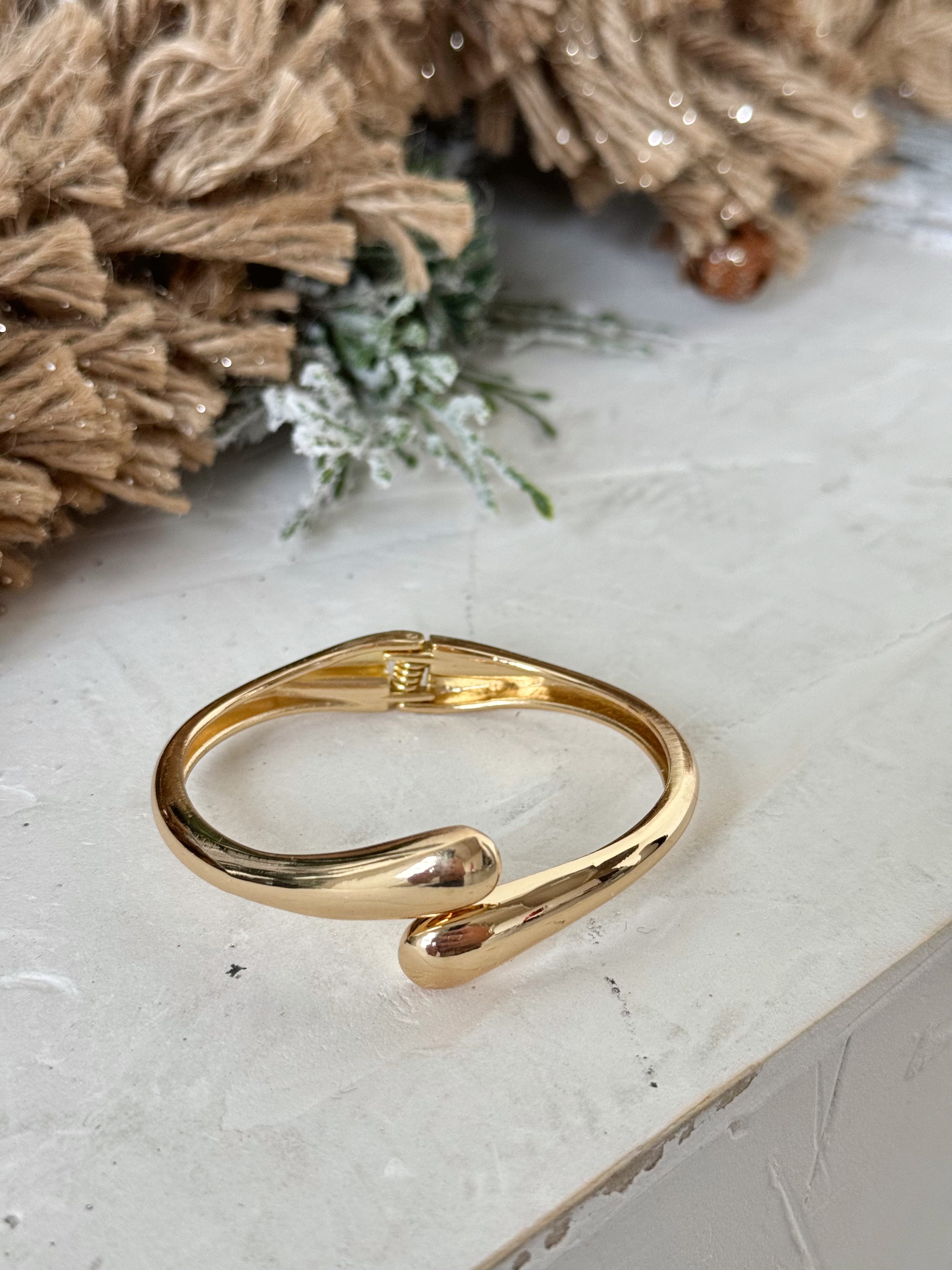 Nova Cuff Bracelet - GOLD - willows clothing Bracelets