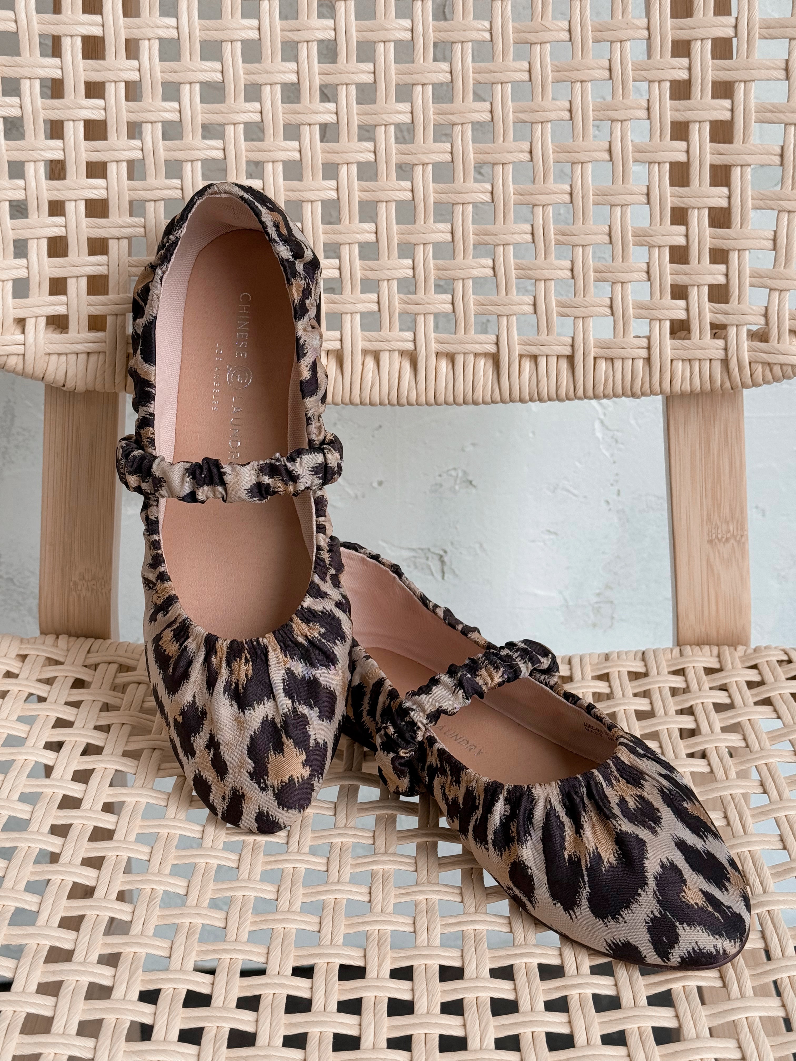 Pauline Flats - NATURAL/BLACK - willows clothing Flats