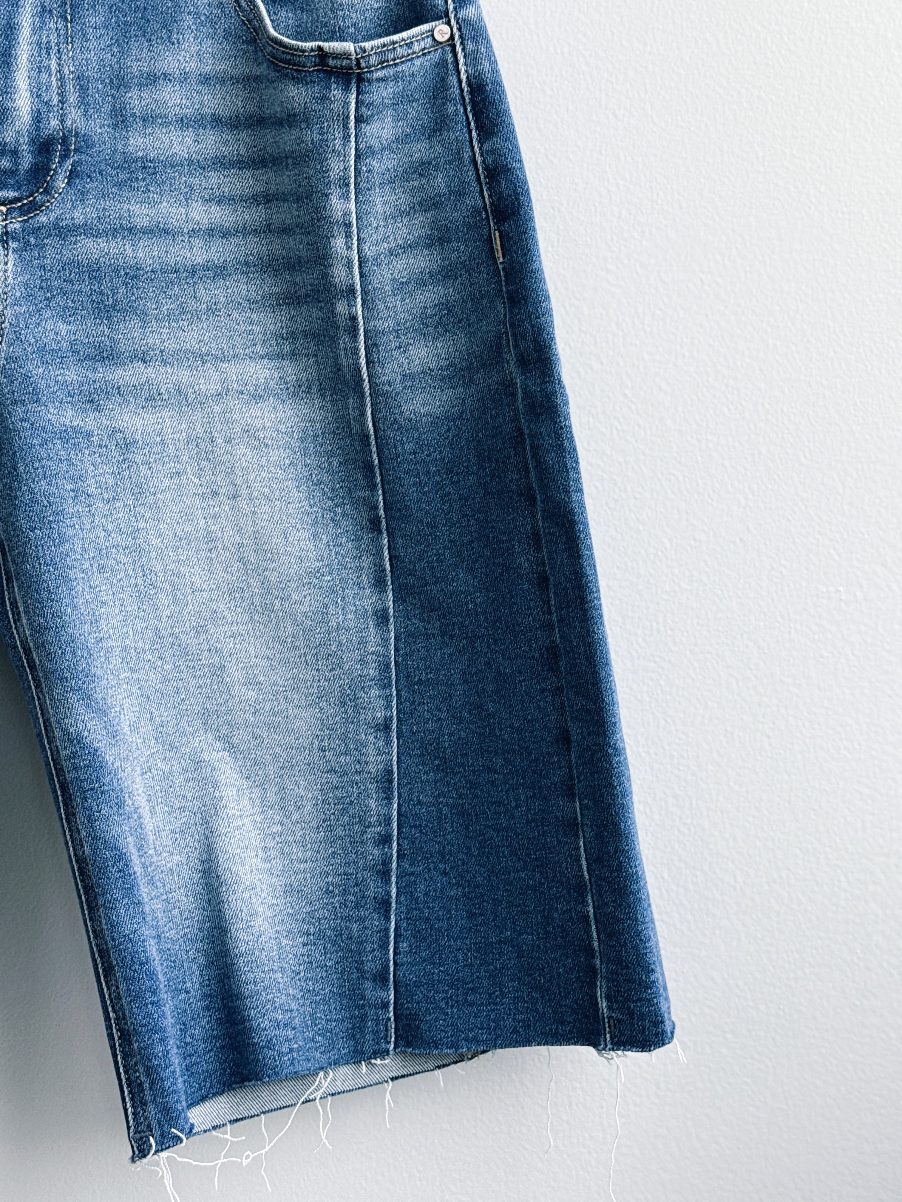 [RISEN] Truman Denim Shorts - MEDIUM - willows clothing SHORTS
