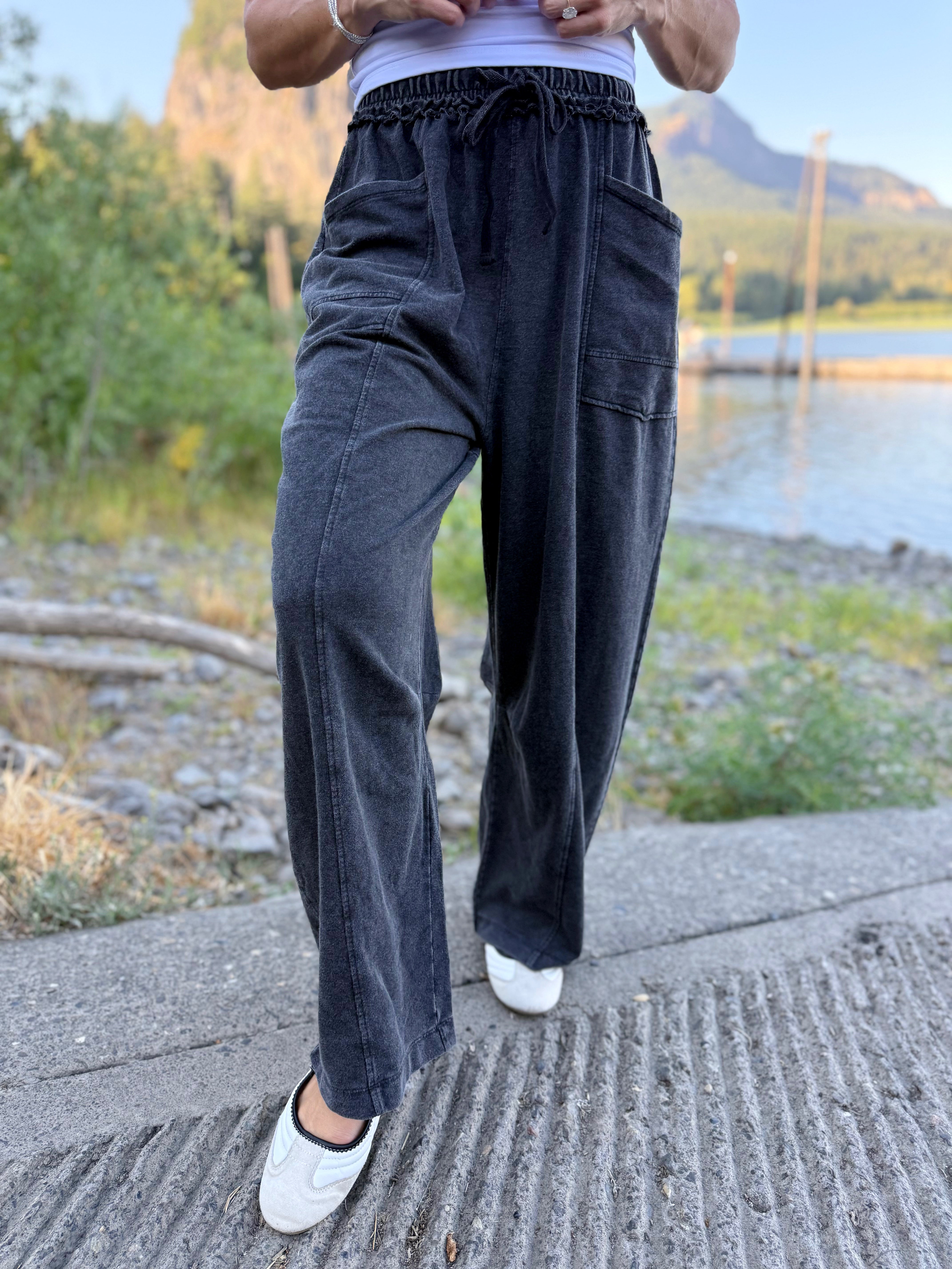 Weekend Barrel Sweatpants - BLACK - willows clothing Sweatpants