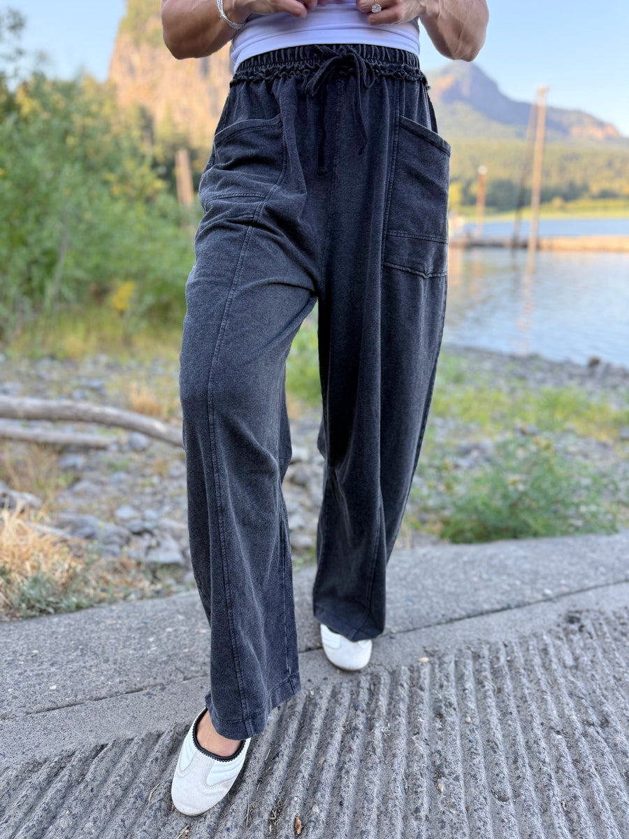Weekend Barrel Sweatpants - BLACK - willows clothing Sweatpants