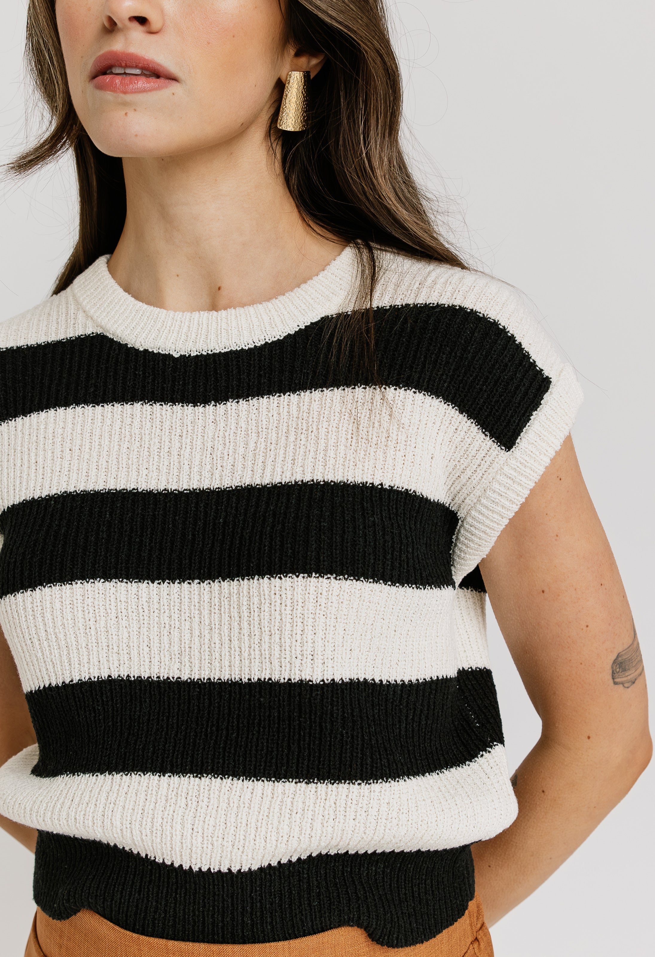 Baker Sweater Vest - BLACK - willows clothing VEST
