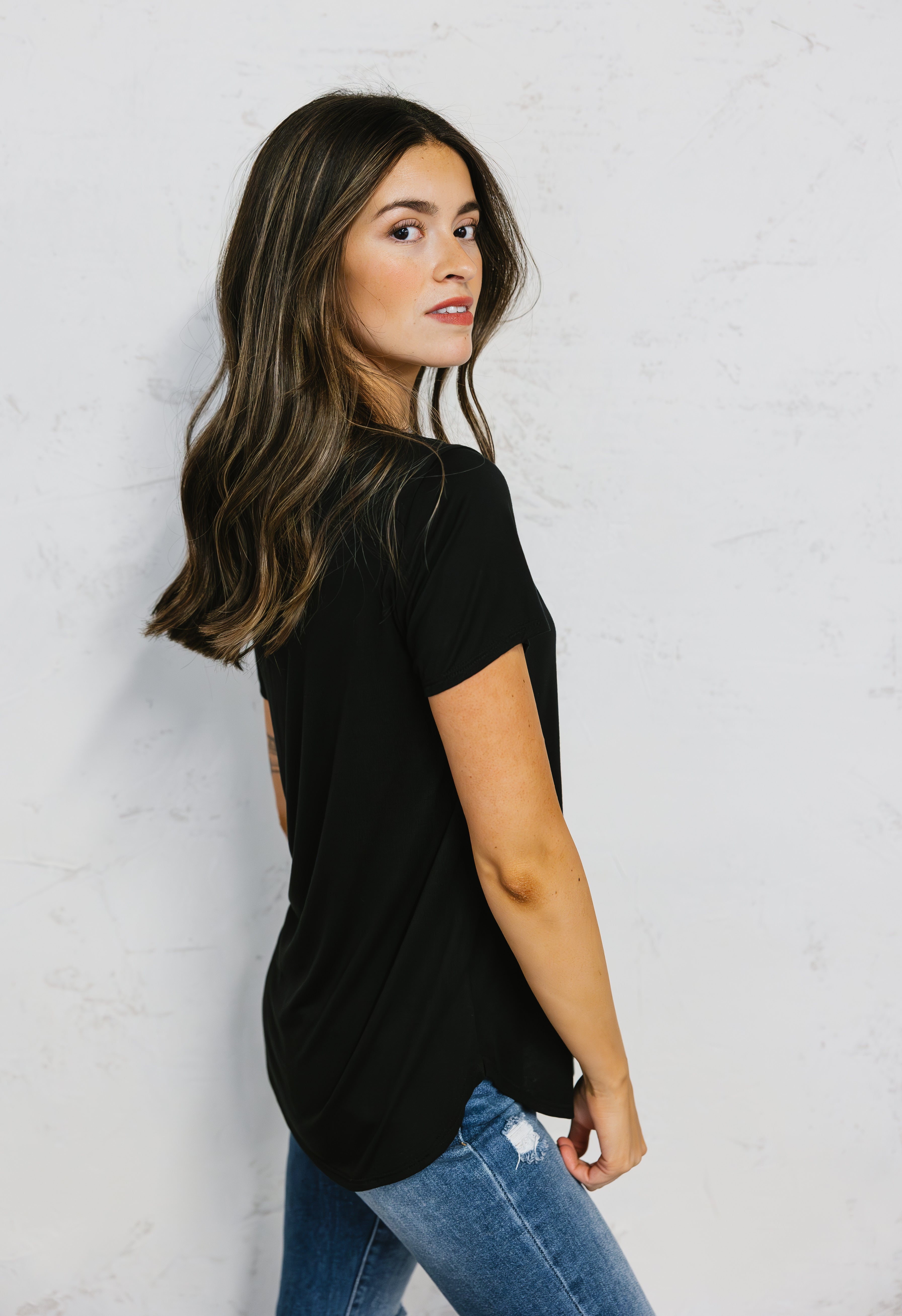 Short V-Neck Basic T-Shirt - BLACK - willows clothing S/S Shirt