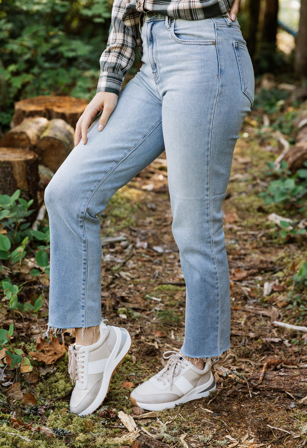 Vera Jeans - LIGHT DENIM - willows clothing Straight Leg